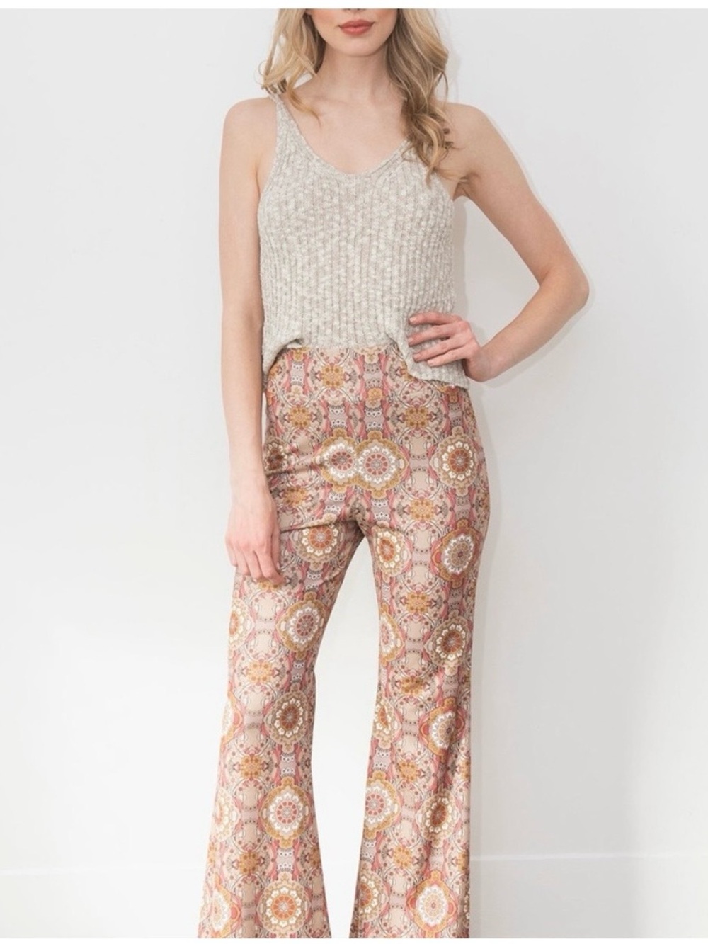 High-Rise Retro Medallion Boot-Cut Pants med